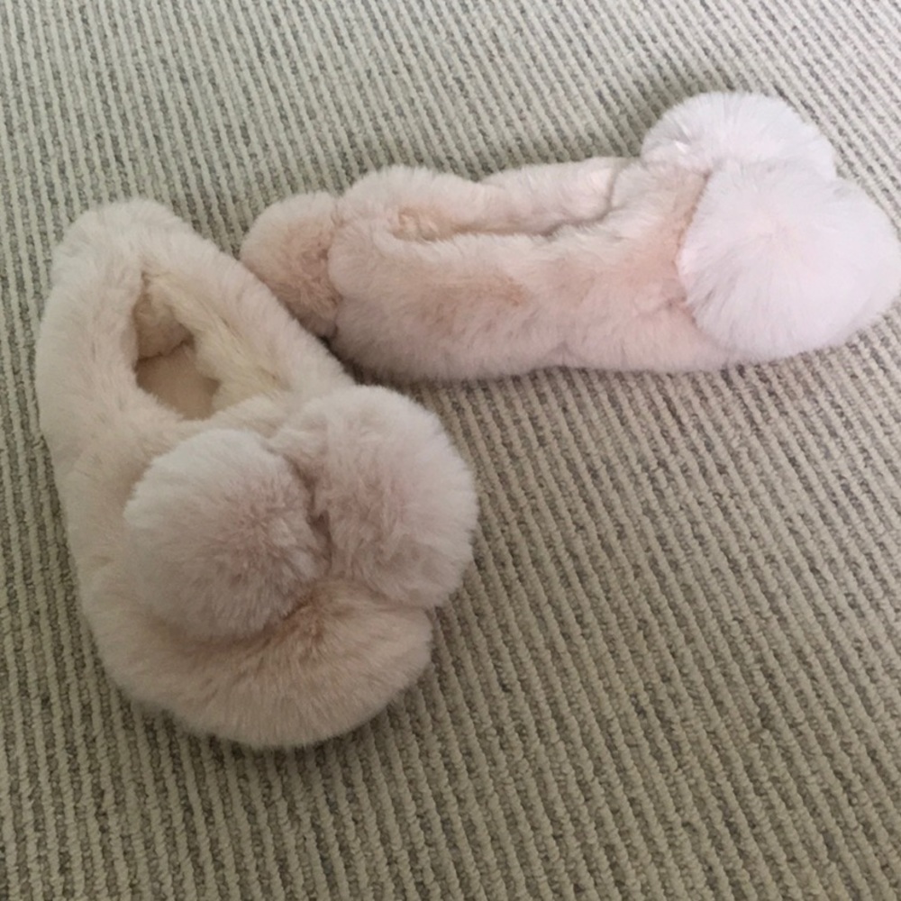 Super soft Anthropologie bunny slippers 7 new! - Picture 2 of 6
